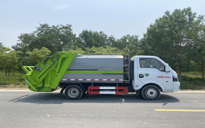 东风途逸YTH5040ZYS6EQ型压缩式垃圾车