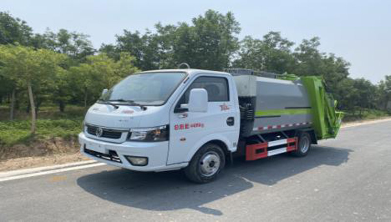东风途逸YTH5040ZYS6EQ型压缩式垃圾车