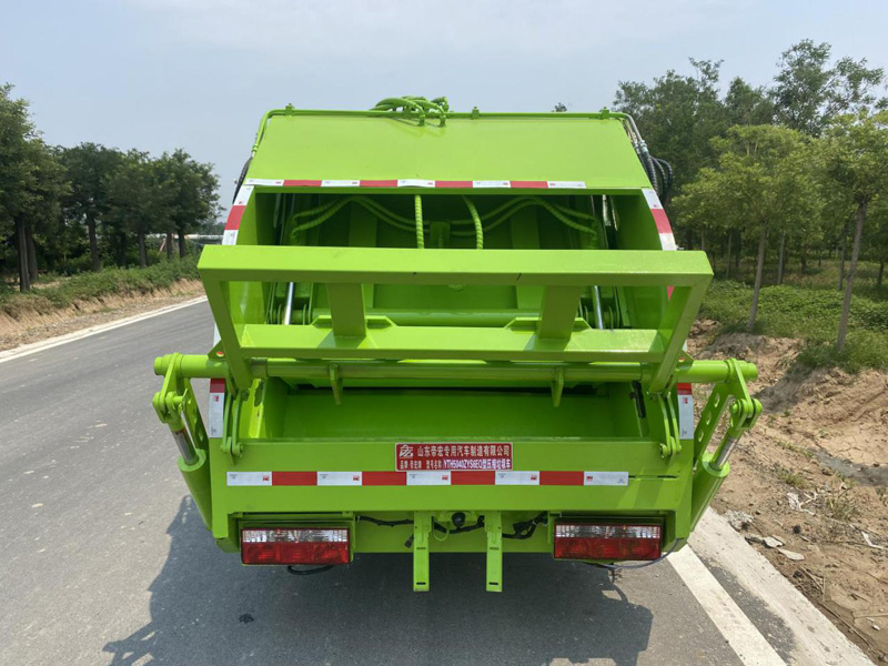 东风途逸YTH5040ZYS6EQ型压缩式垃圾车